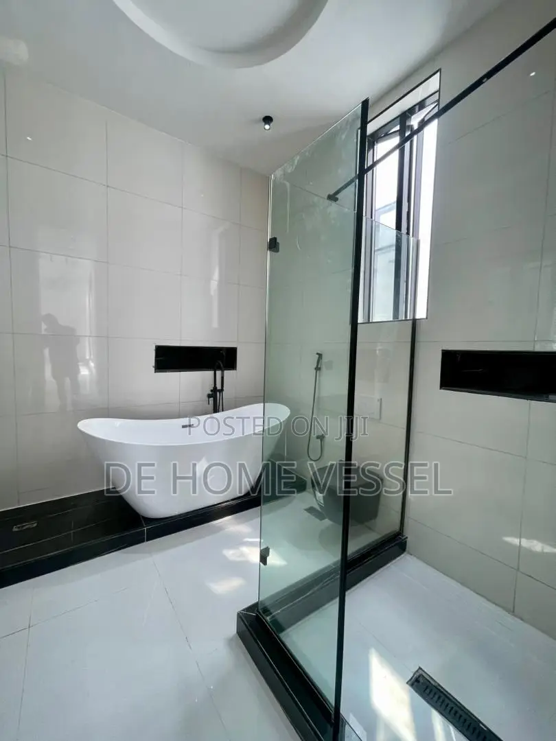 5bdrm Duplex in Chevron for sale in Chevron