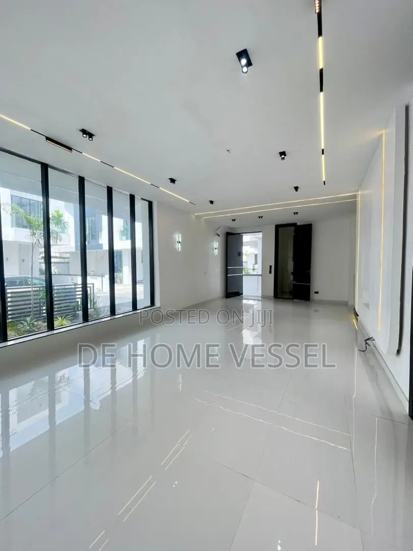 5bdrm Duplex in Chevron for sale in Chevron