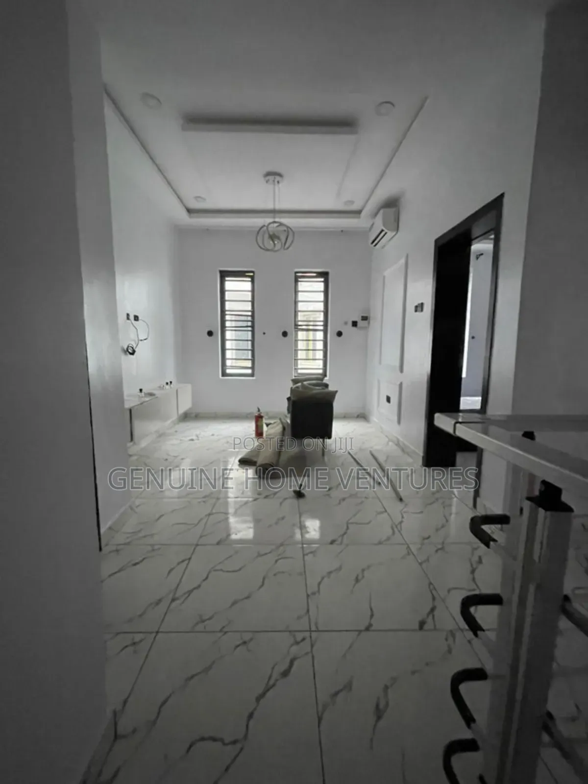 4bdrm Duplex in Chevron for rent in Chevron