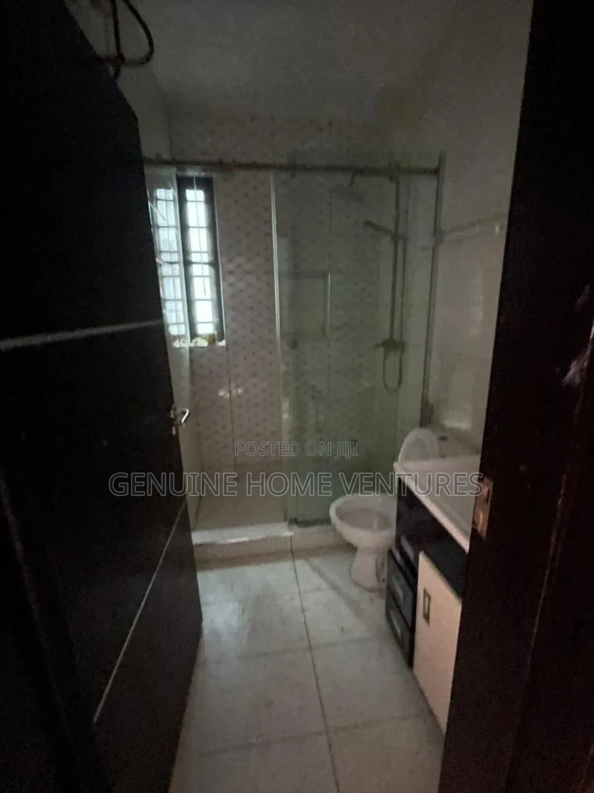 4bdrm Duplex in Chevron for rent in Chevron