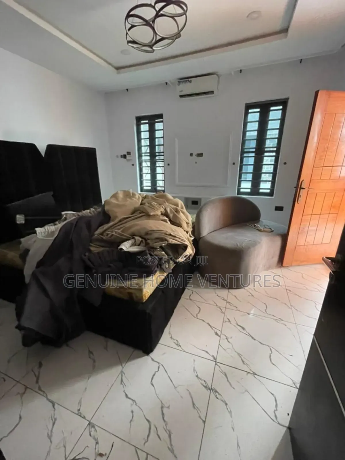 4bdrm Duplex in Chevron for rent in Chevron