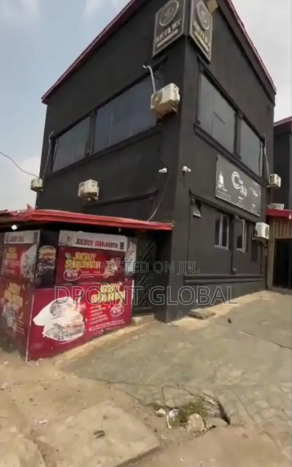 Lounge With Club and Rooms in Agege in Agege