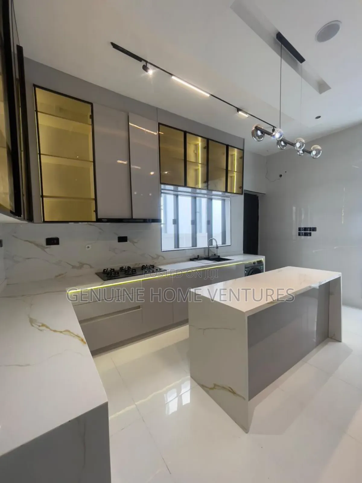 4bdrm Duplex in Chevron for sale in Chevron