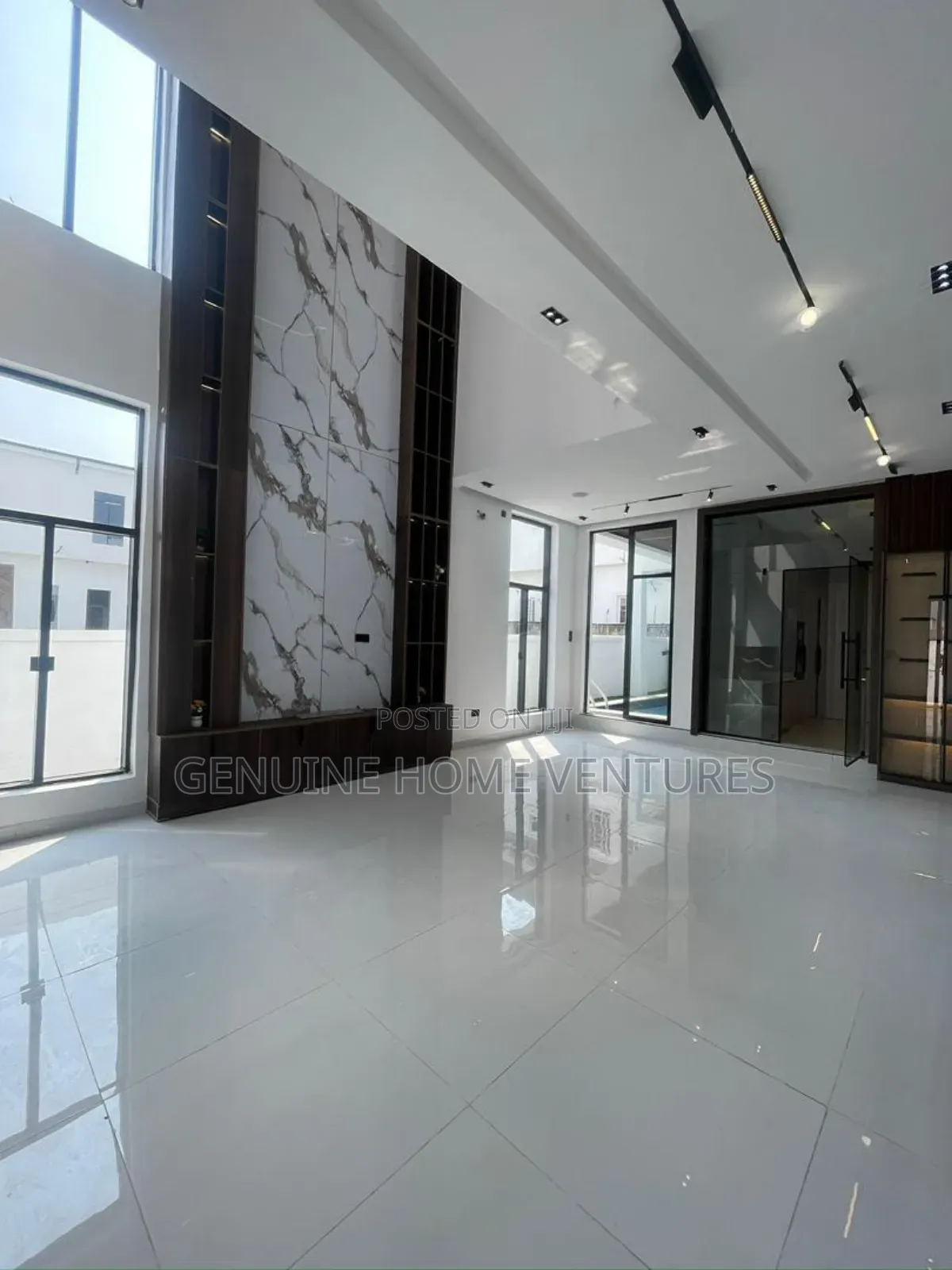 4bdrm Duplex in Chevron for sale in Chevron