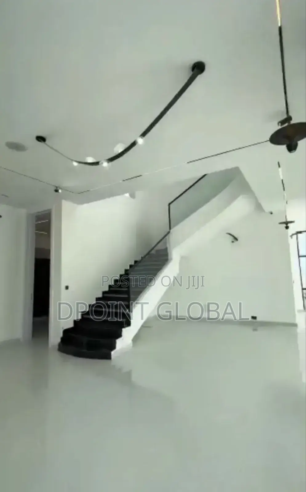 5bdrm Mansion in Osapa, Lekki for sale in Lekki