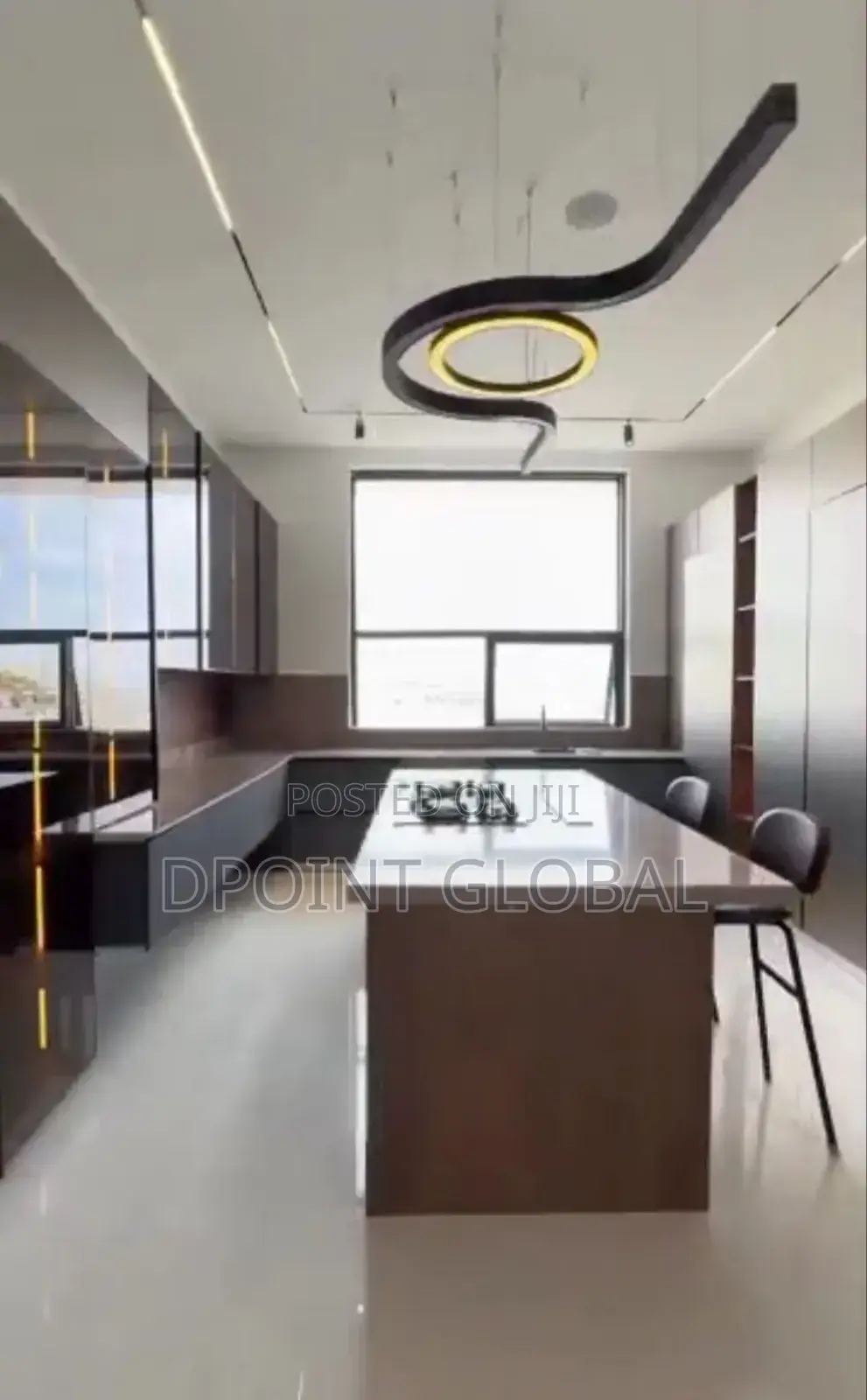 5bdrm Mansion in Osapa, Lekki for sale in Lekki