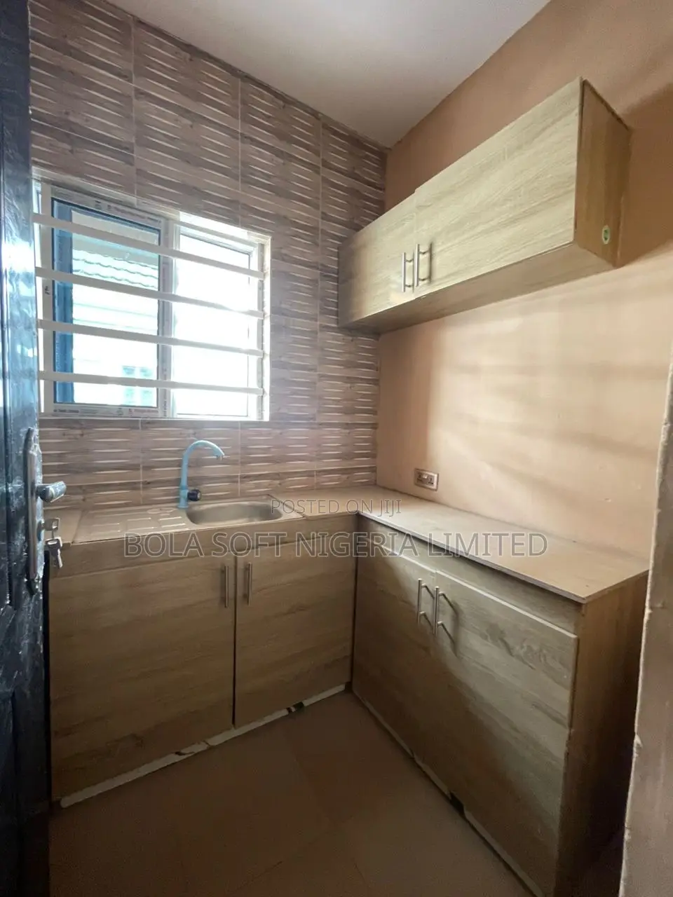 1bdrm Block of Flats in Hassan Block, Akuru,, Akala Express for sale in Akala Express