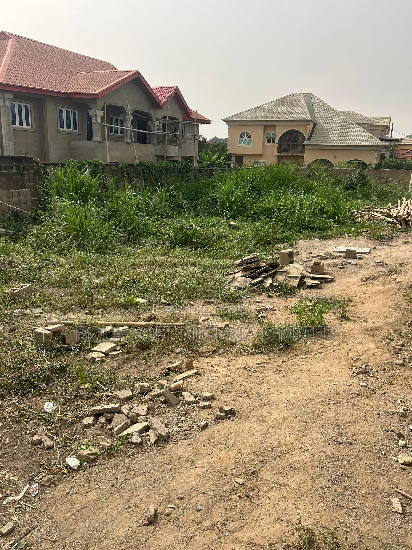 Well Fenced and Gated Residential Plot of 610sqm at Purple Gate Oluyol in Oluyole