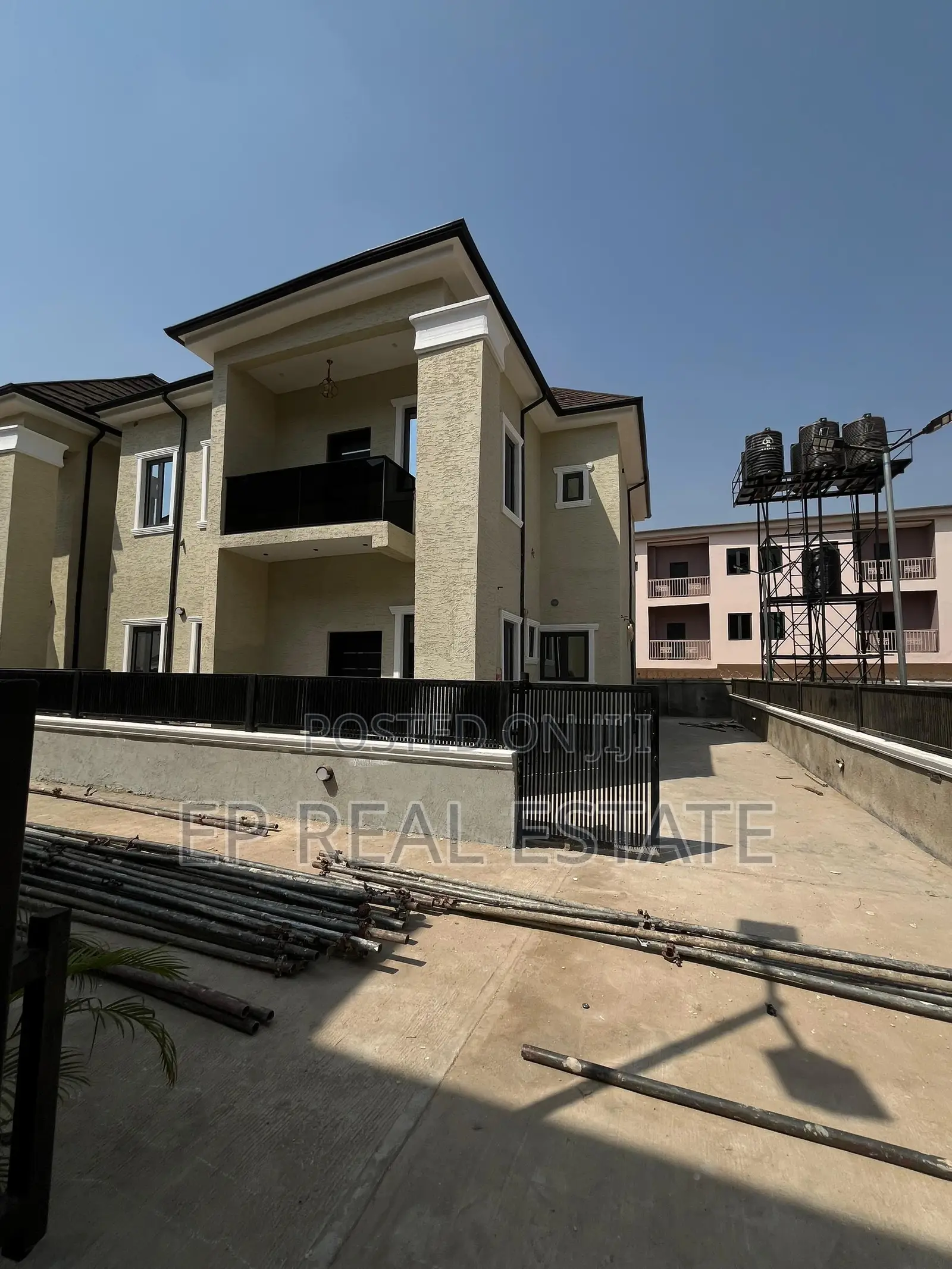4bdrm Duplex in Gaduwa for sale in Gaduwa