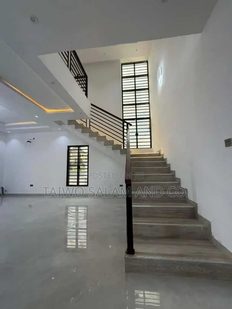 5bdrm Duplex in Lagacy Estate, Akobo for sale in Akobo