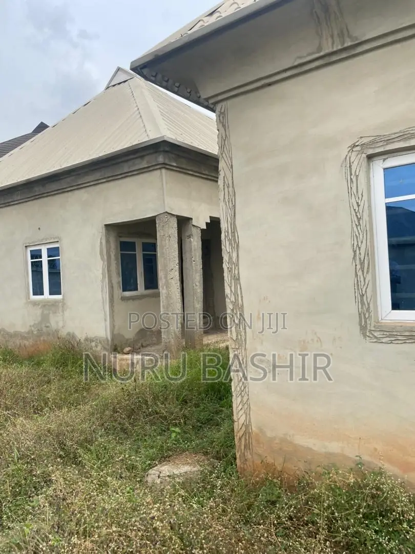 3bdrm Bungalow in Akoto Estate, Akala Express for sale in Akala Express