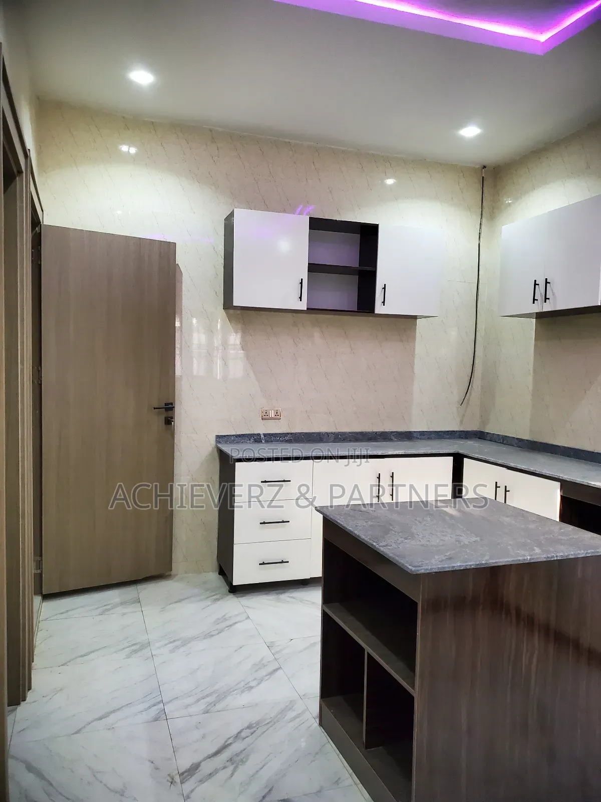 5bdrm Duplex in Guzape District for sale in Guzape District
