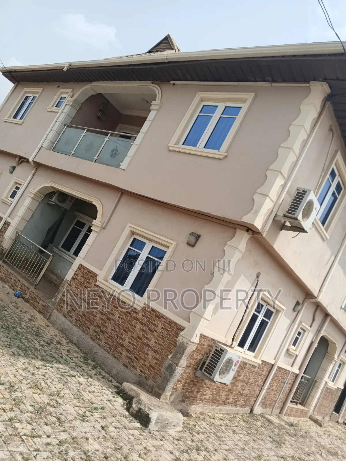 Furnished 3bdrm Block of Flats in Olumo Oreyo Igbogbo for rent in Igbogbo