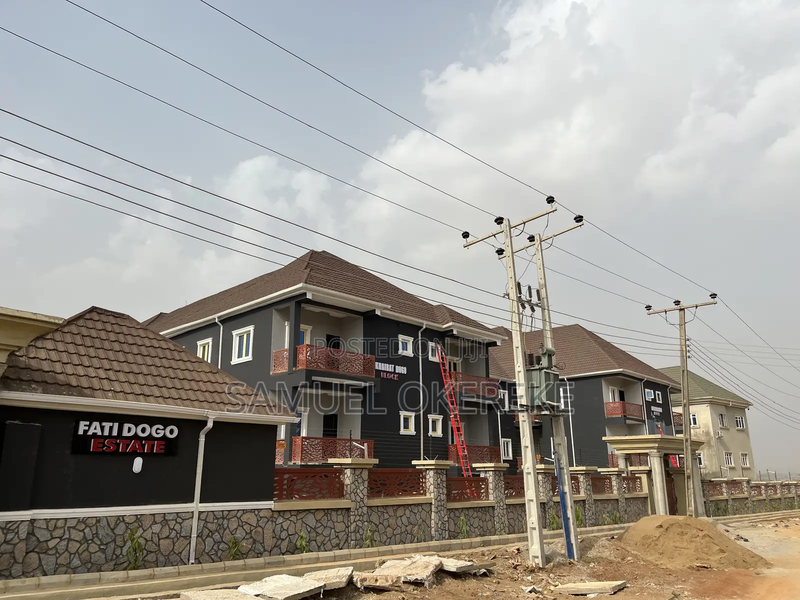 Shop for Rent (3.6m X 4m) Personal Toilet 100+ Resident Customers in Mpape