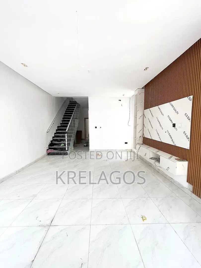 4bdrm Duplex in Chevron for sale in Chevron
