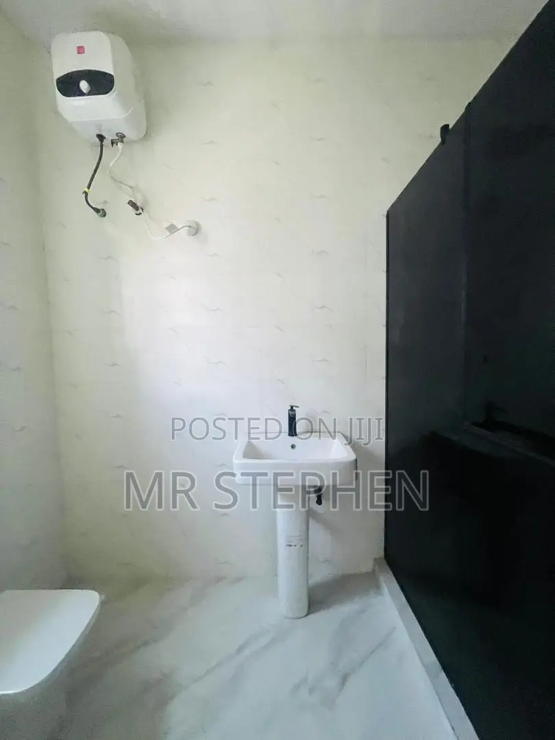 Luxuriously Built 5 Bedroom Semi Detached Duplex Plus Bq Lekki Phase 1 in Lekki Phase 1