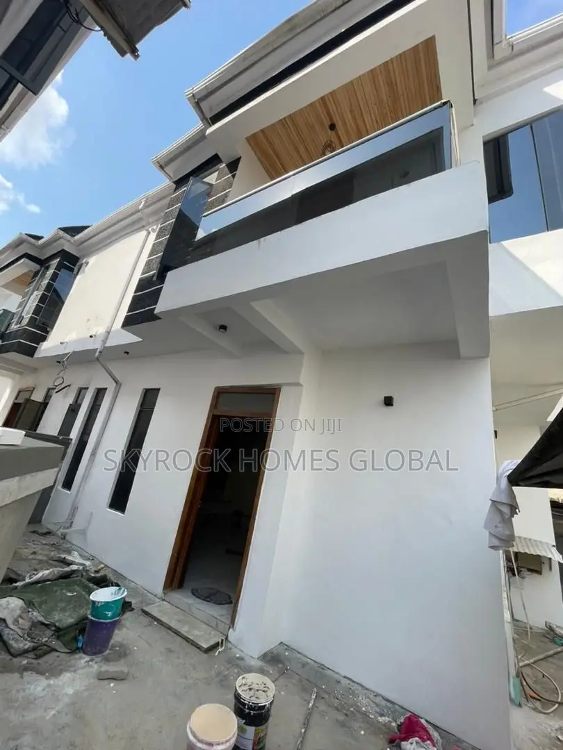 4bdrm Duplex in Ikota for rent in Ikota