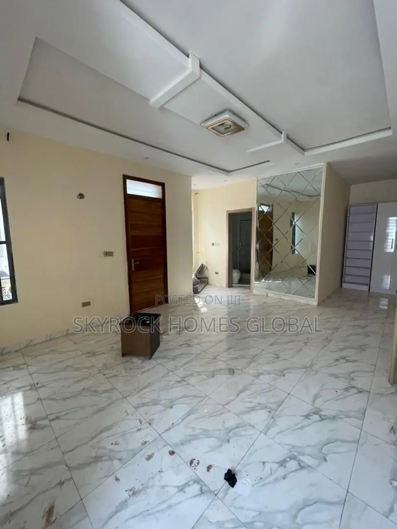 4bdrm Duplex in Ikota for rent in Ikota