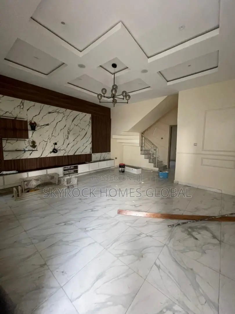 4bdrm Duplex in Ikota for rent in Ikota