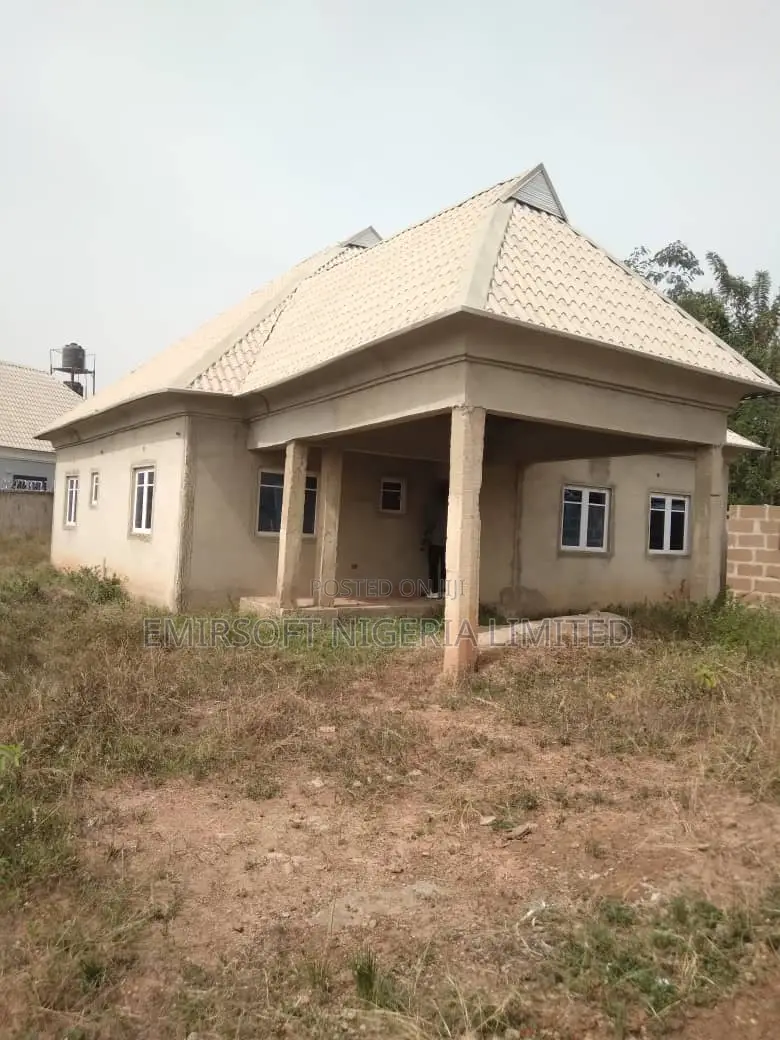 5bdrm Bungalow in Akoto Estate, Akala Express for sale in Akala Express