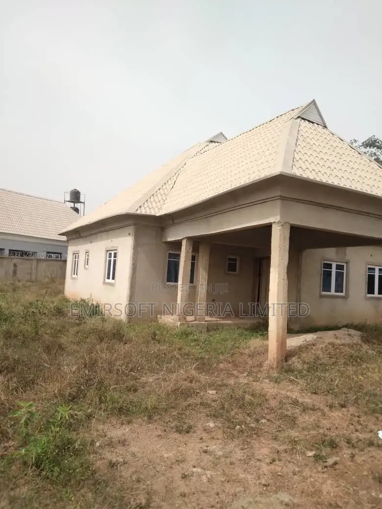 5bdrm Bungalow in Akoto Estate, Akala Express for sale in Akala Express