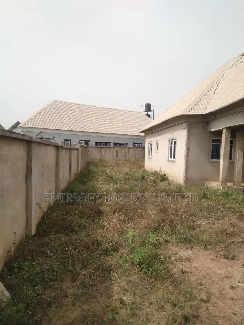 5bdrm Bungalow in Akoto Estate, Akala Express for sale in Akala Express