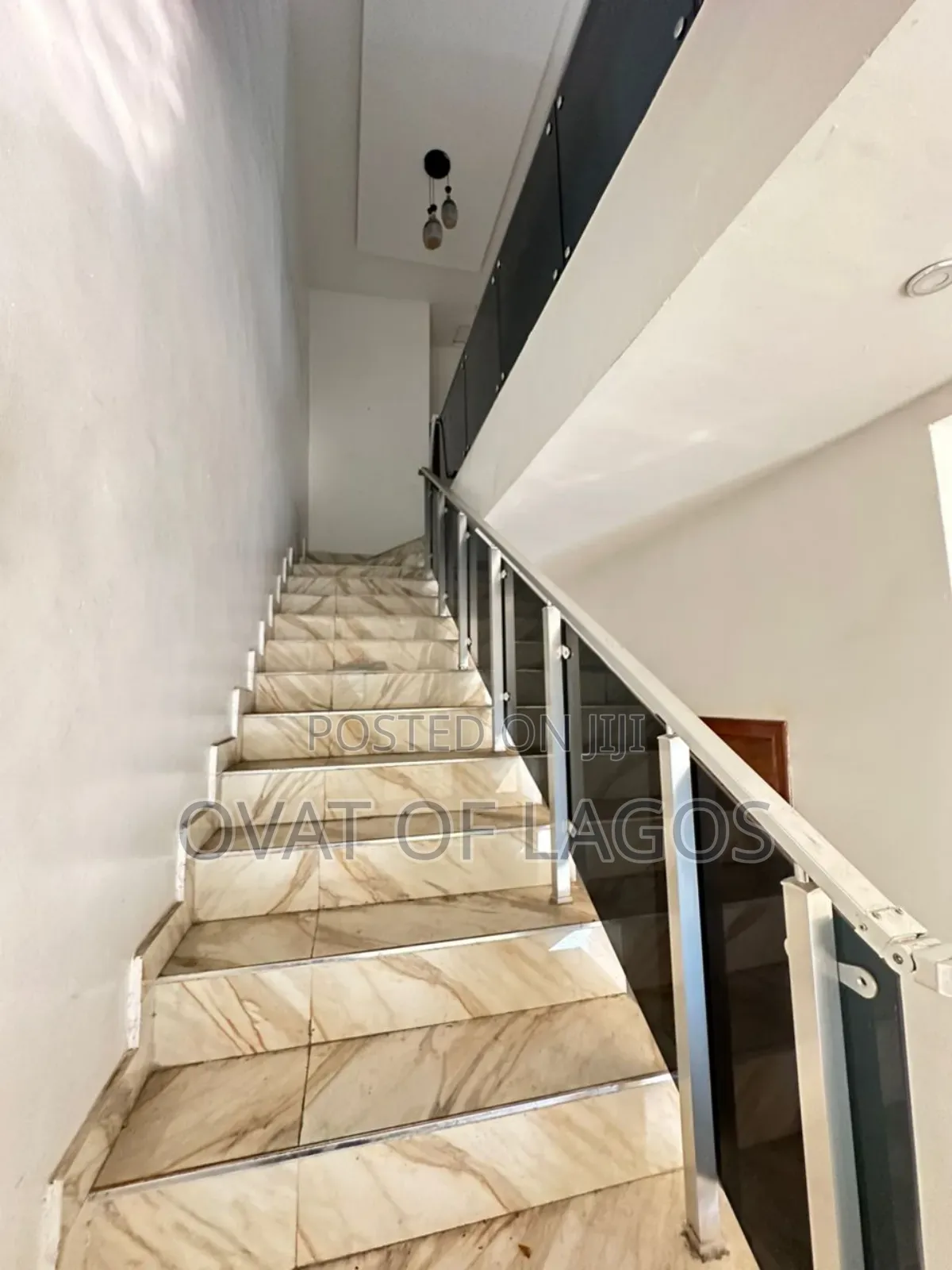 4bdrm Duplex in Chevron for rent in Chevron