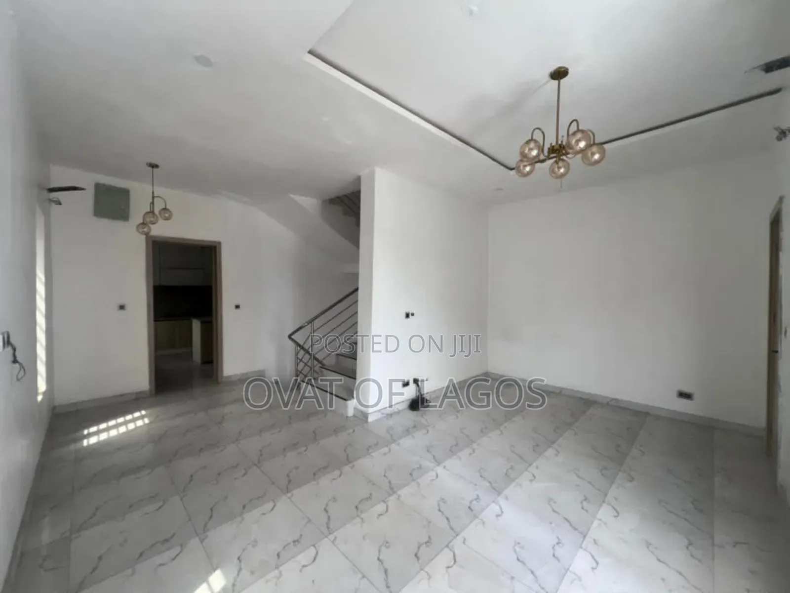 5bdrm Duplex in Chevron for rent in Chevron