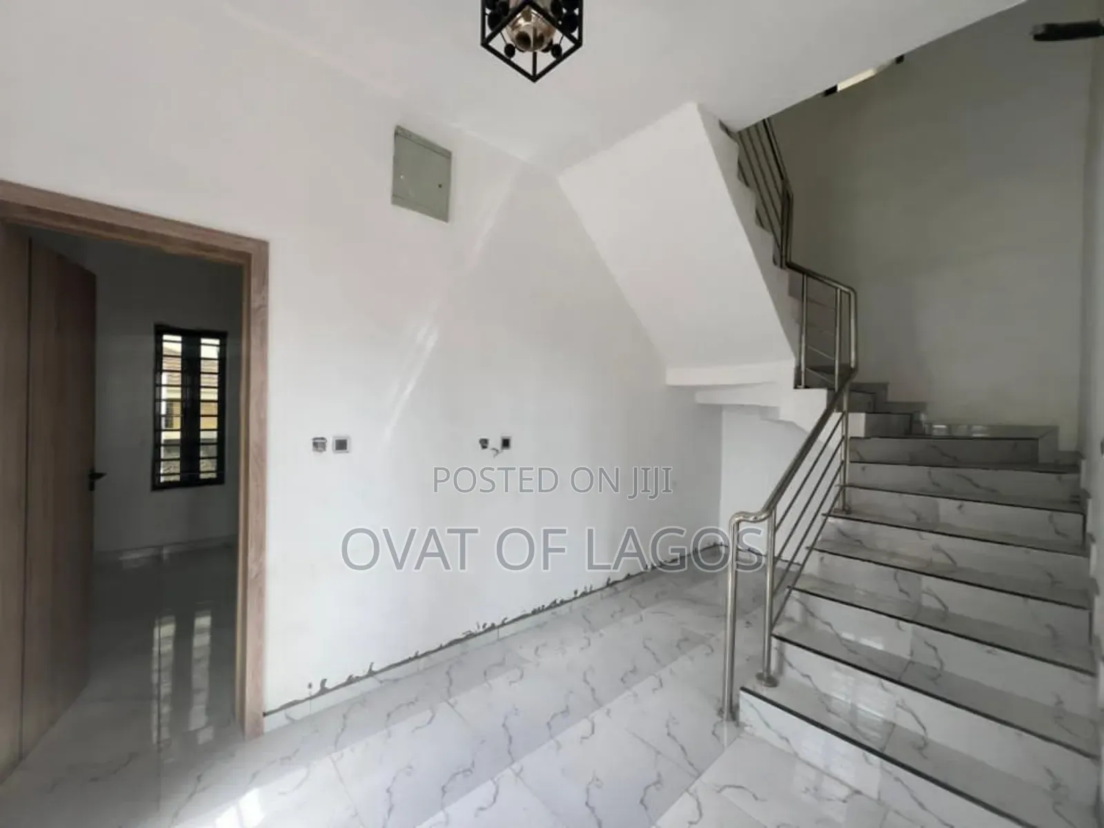 5bdrm Duplex in Chevron for rent in Chevron