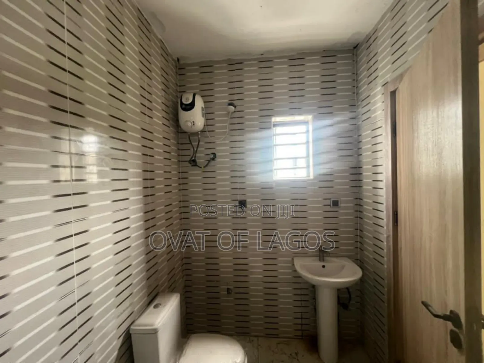 5bdrm Duplex in Chevron for rent in Chevron