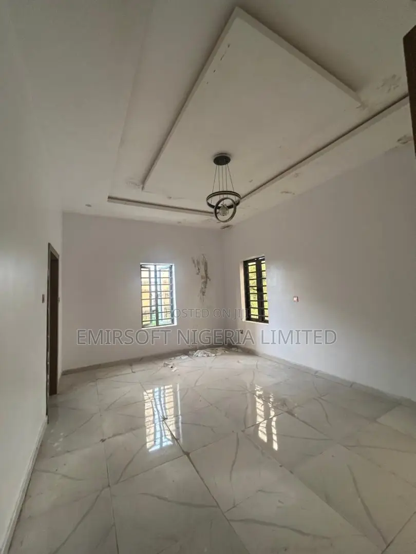 Furnished 4bdrm Duplex in Chief Lateef Oyelade, Oluyole for sale in Oluyole