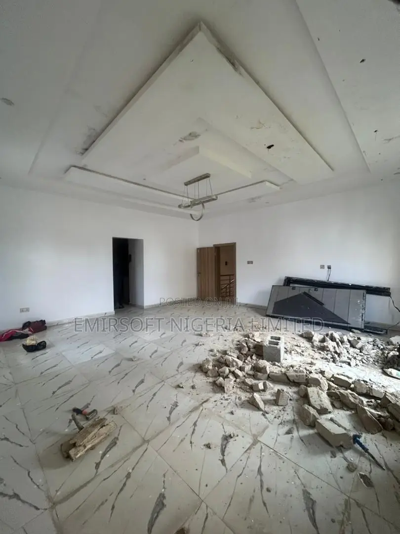 Furnished 4bdrm Duplex in Chief Lateef Oyelade, Oluyole for sale in Oluyole