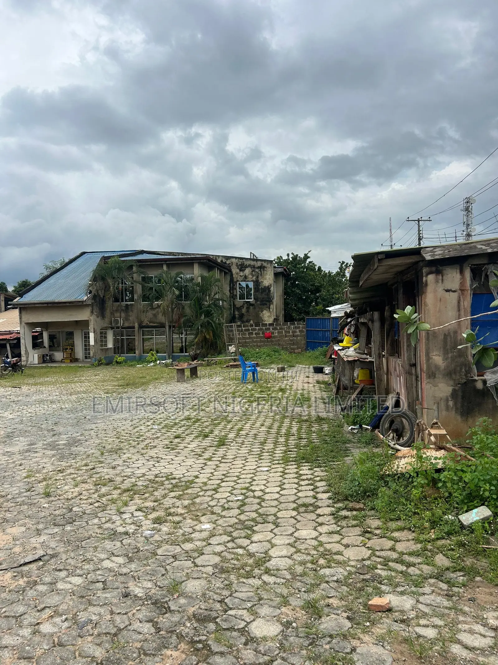 An Acre of Commercial Land, With a Duplex, Warehouse in Oluyole in Oluyole