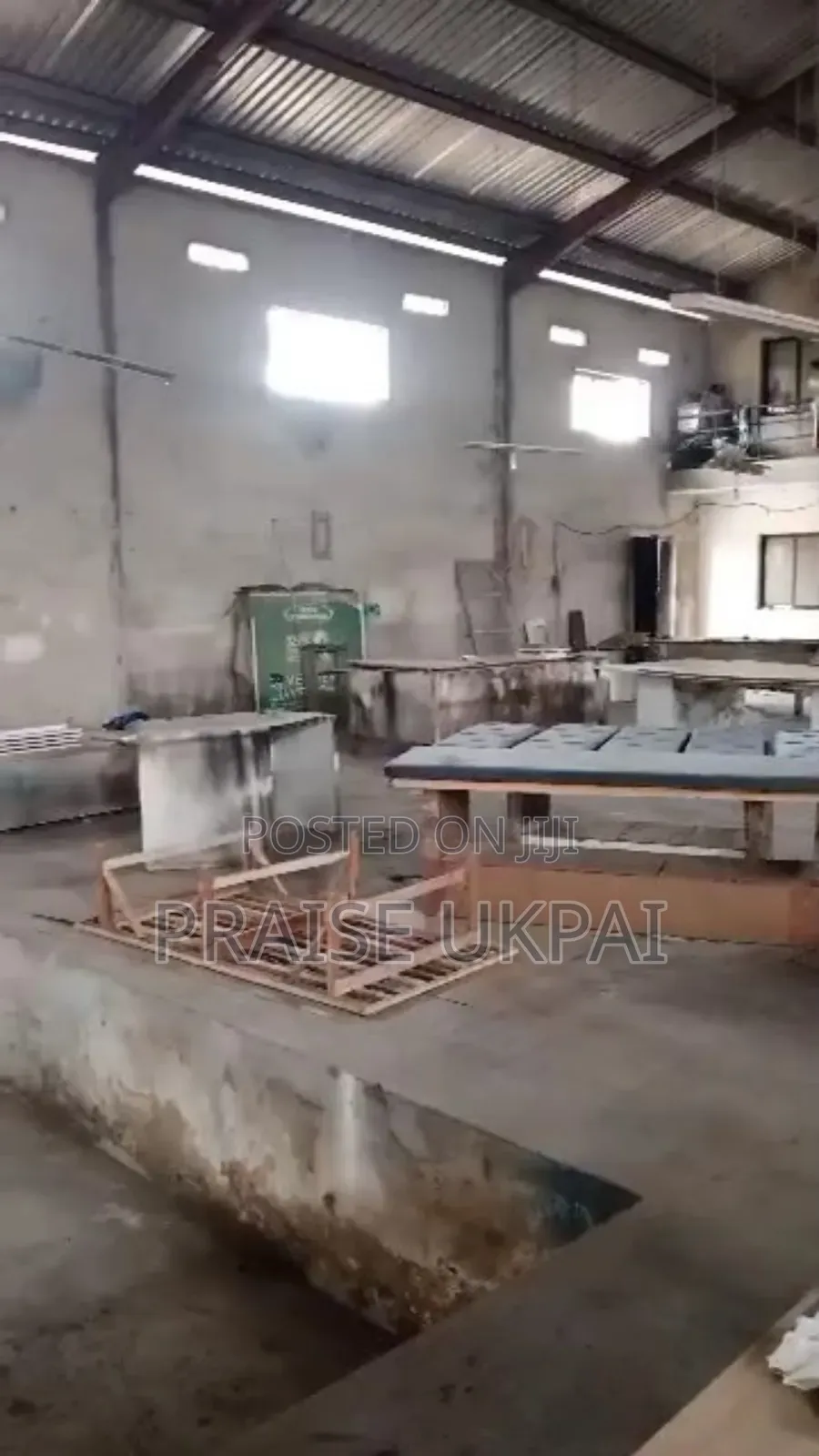 Warehouse for Sale in Adeba in Lakowe