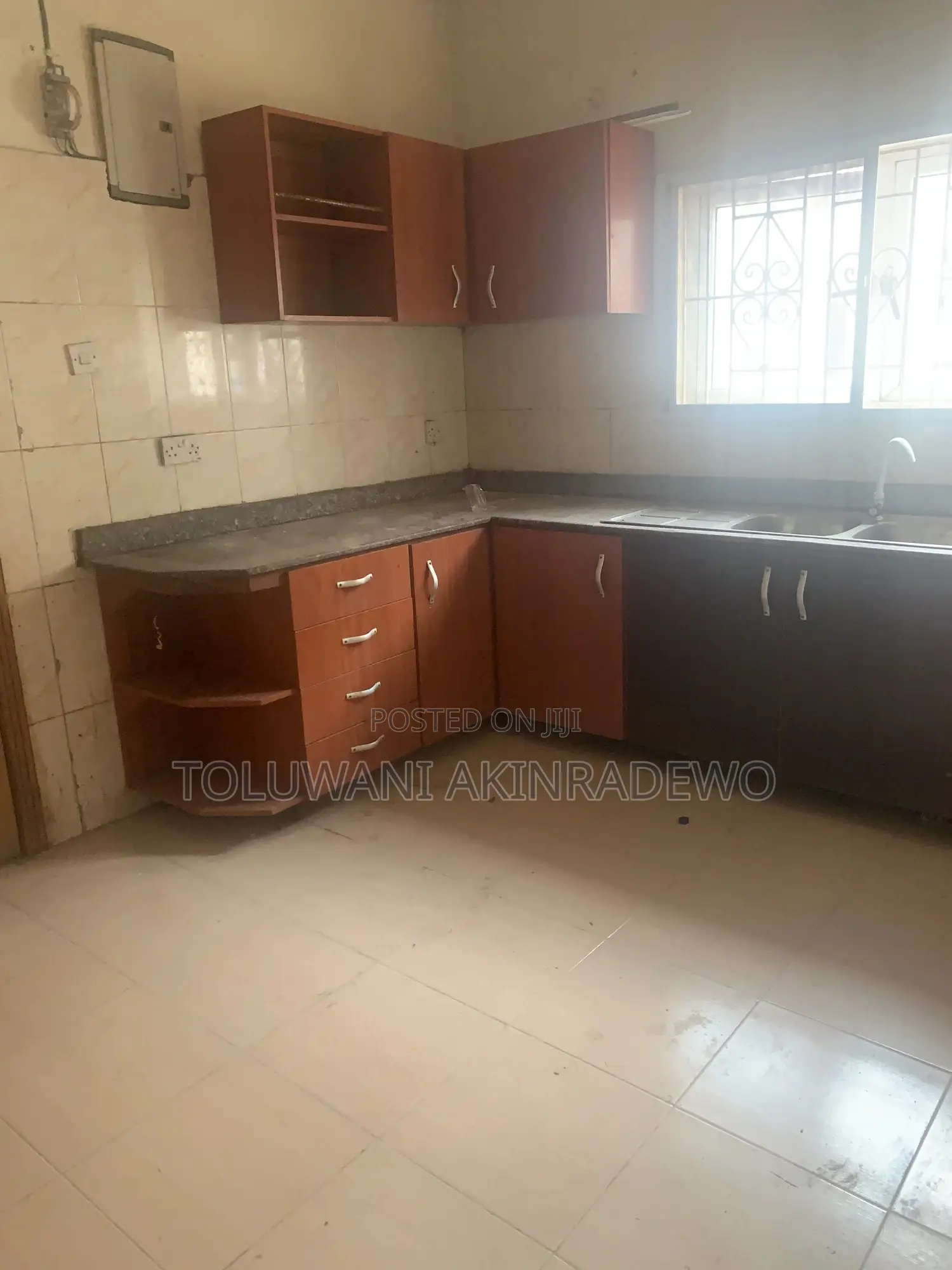 3bdrm Block of Flats in Lekki Scheme 2, Ogombo for rent in Ogombo