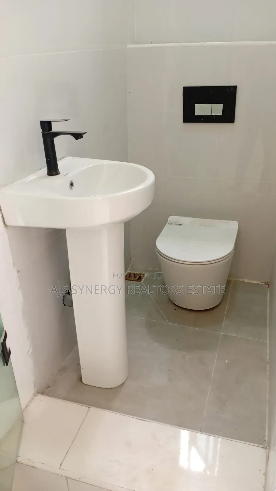 4bdrm Duplex in Chevron for sale in Chevron