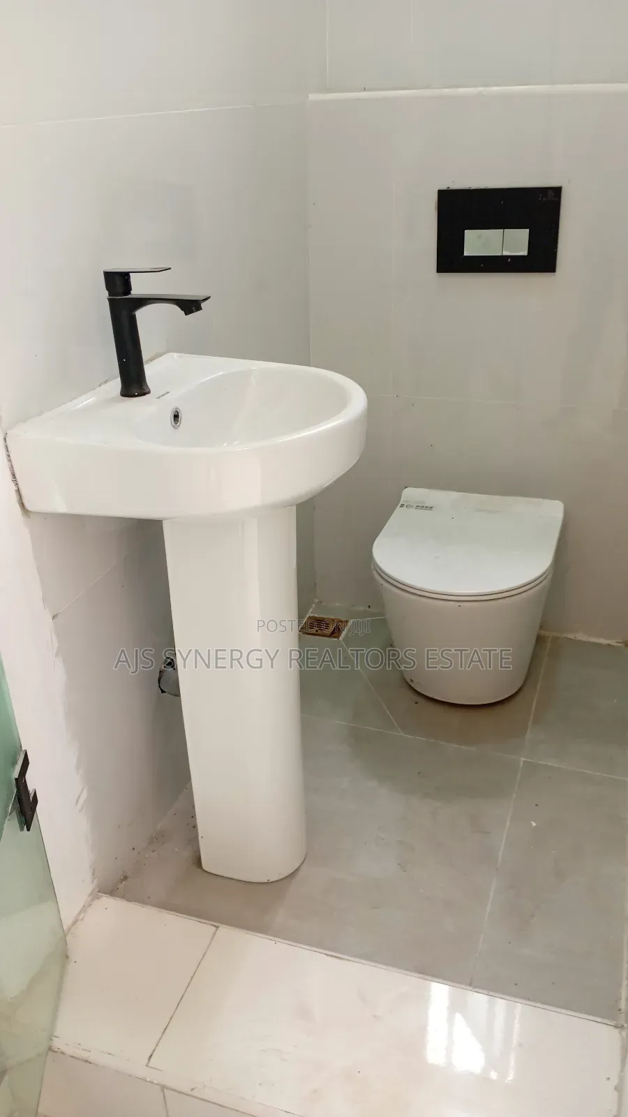 4bdrm Duplex in Chevron for sale in Chevron
