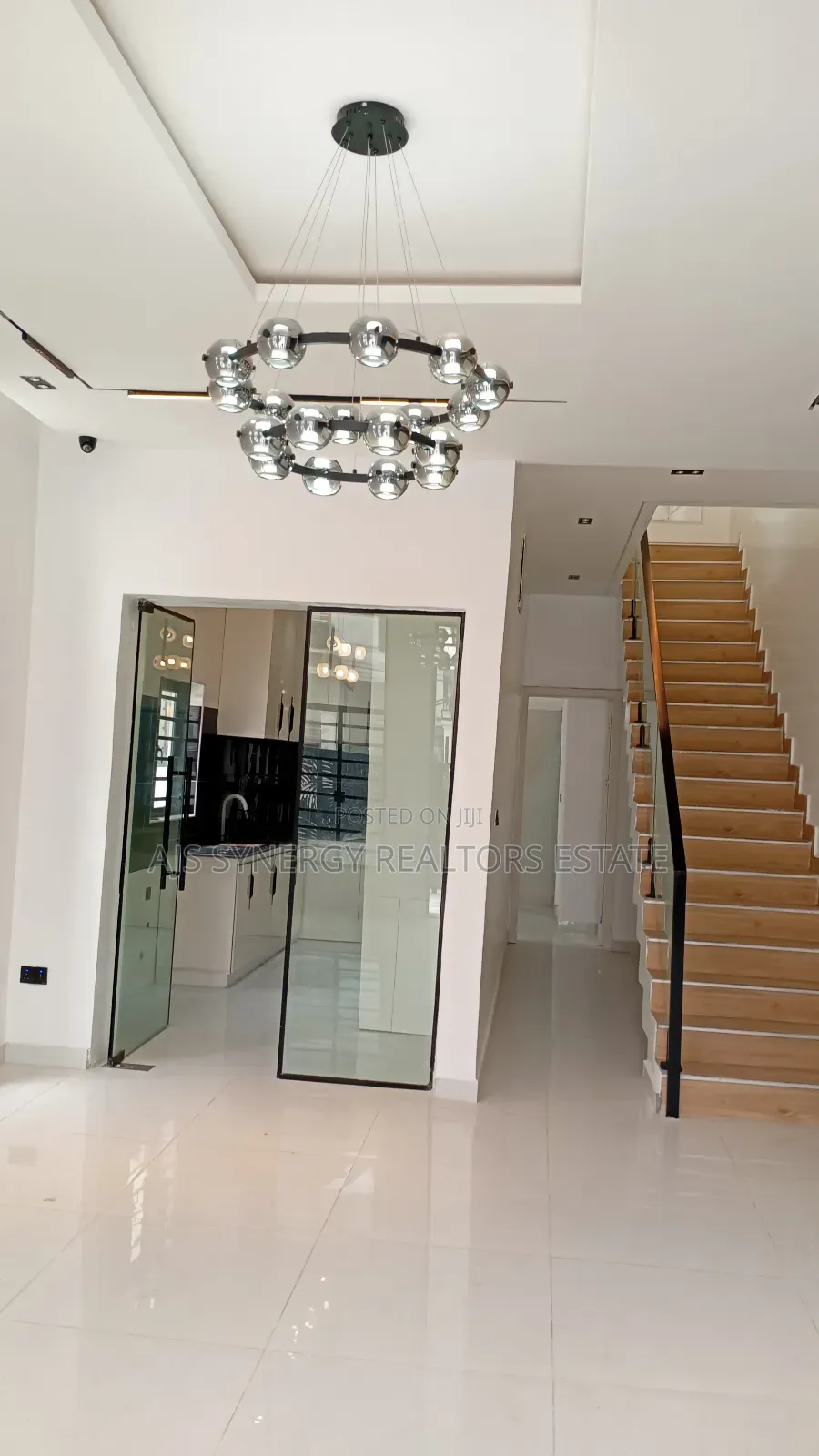 4bdrm Duplex in Chevron for sale in Chevron