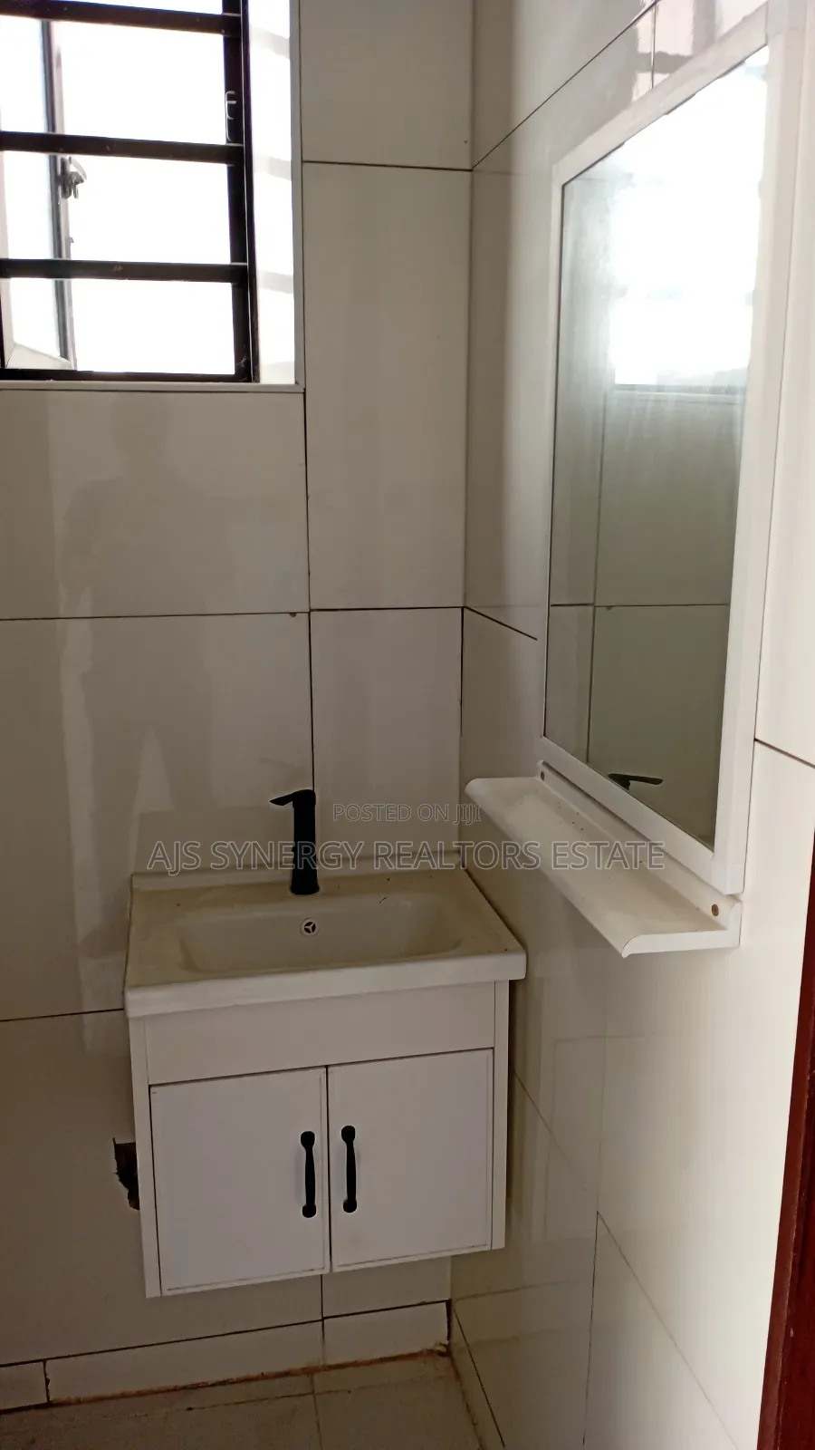 5bdrm Duplex in Chevron for sale in Chevron