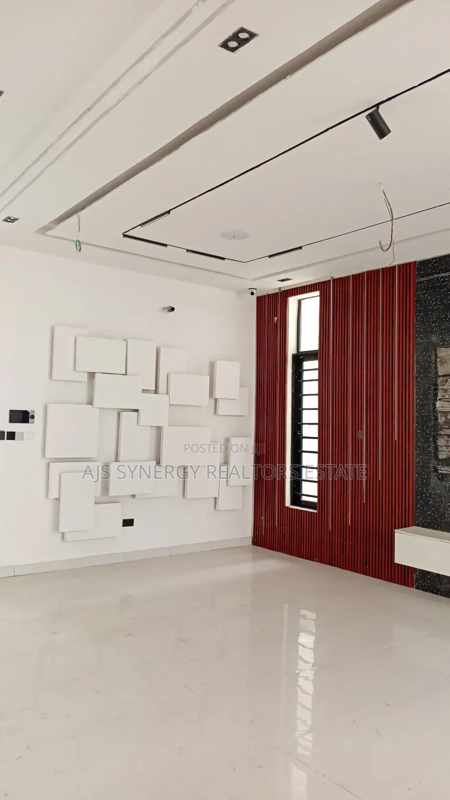 5bdrm Duplex in Chevron for sale in Chevron