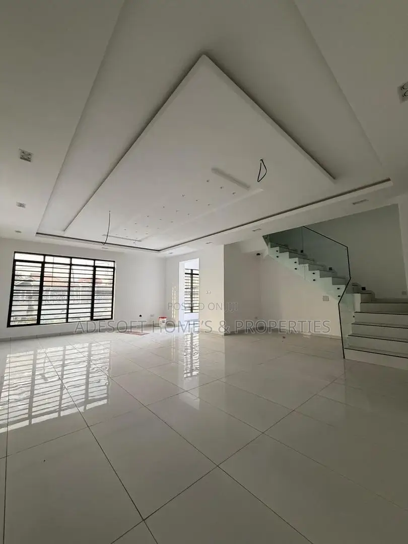 5bdrm Duplex in Agodi Gra for sale in Agodi