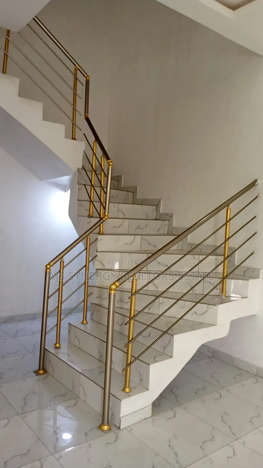 4bdrm Duplex in Chevron for sale in Chevron