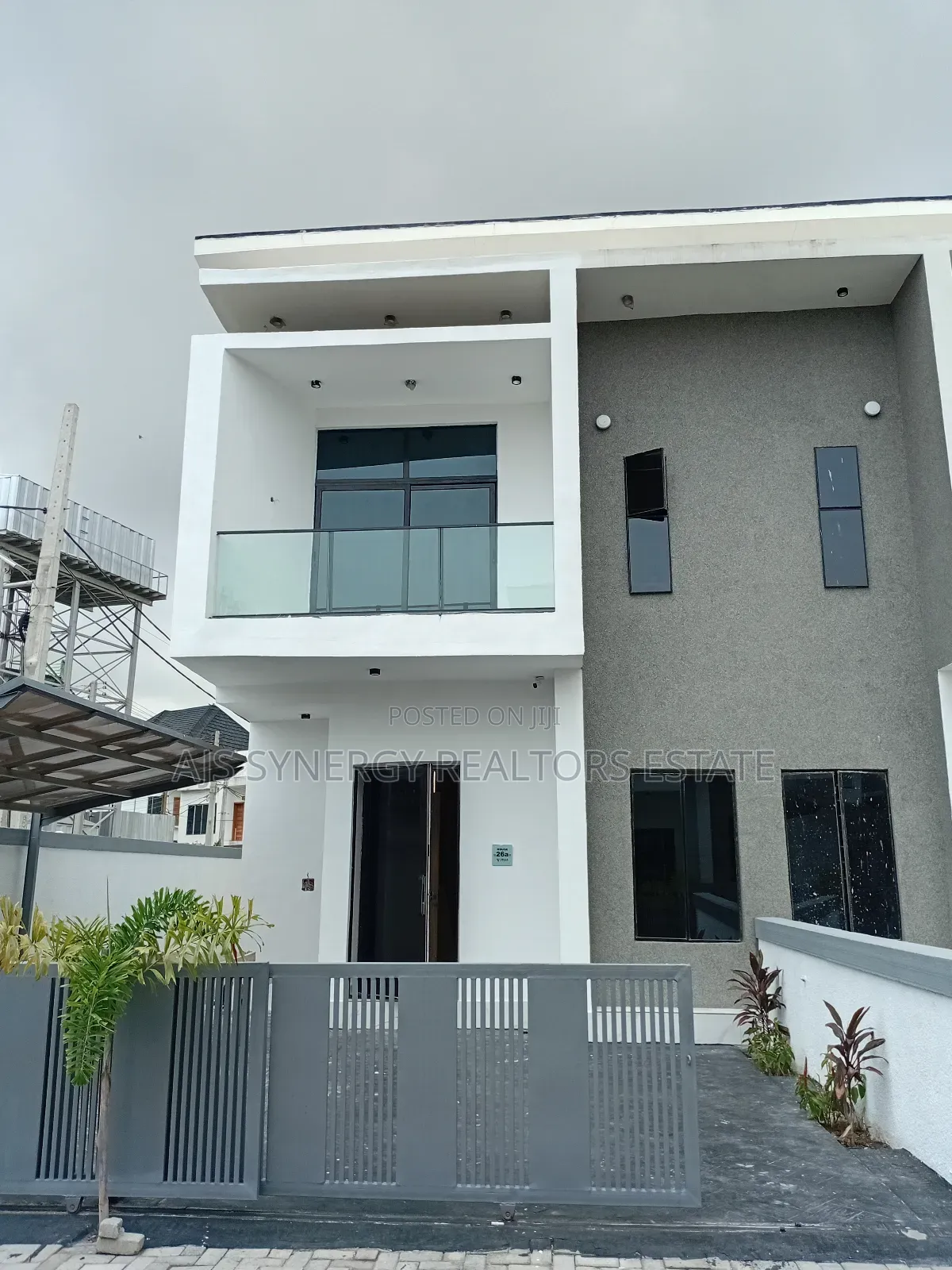 4bdrm Duplex in Chevron for sale in Chevron