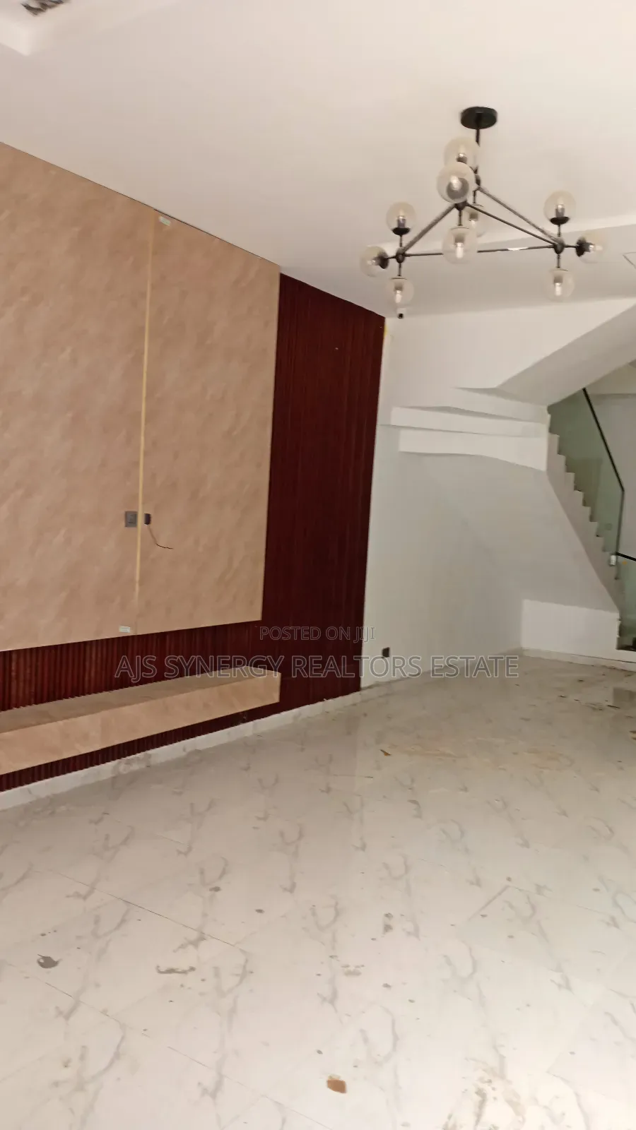 4bdrm Duplex in Chevron for sale in Chevron
