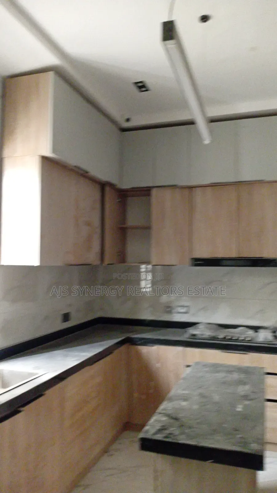 4bdrm Duplex in Chevron for sale in Chevron