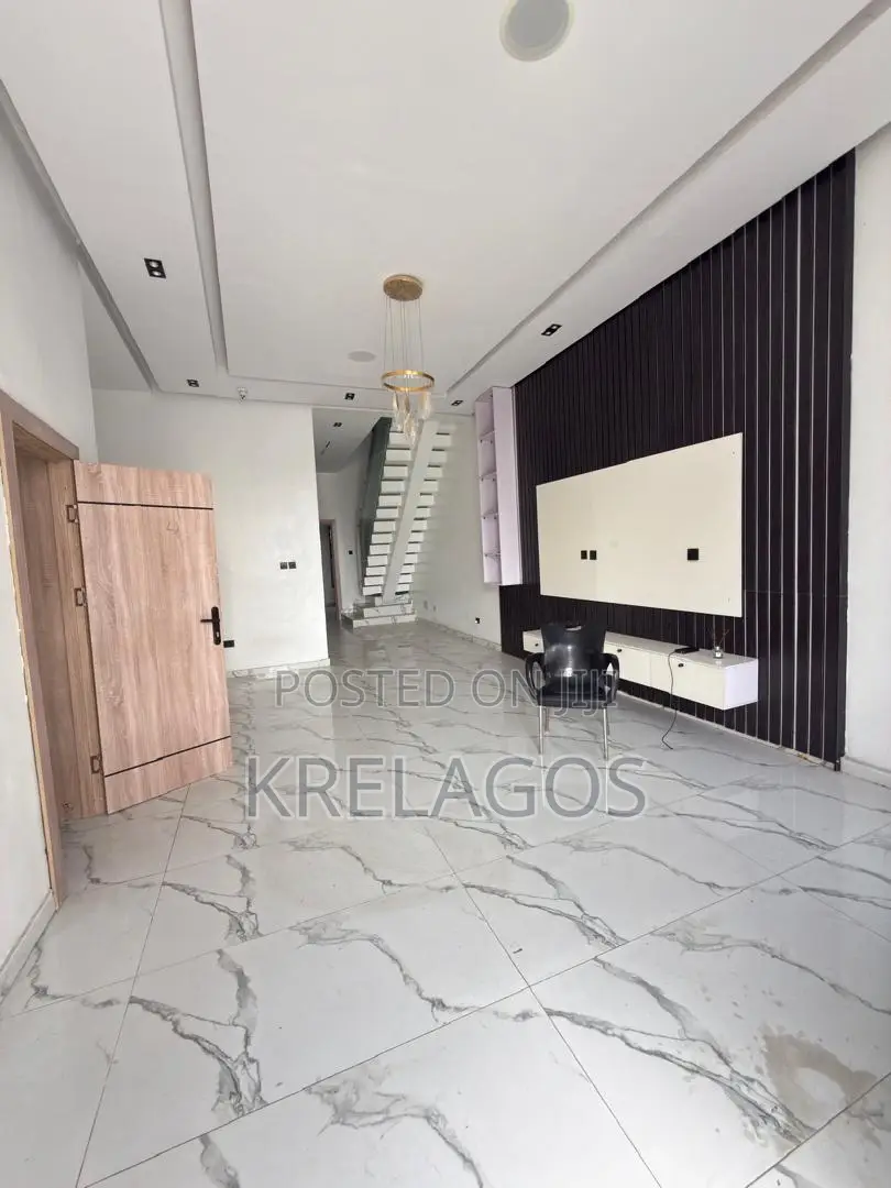 4bdrm Duplex in Chevron for sale in Chevron