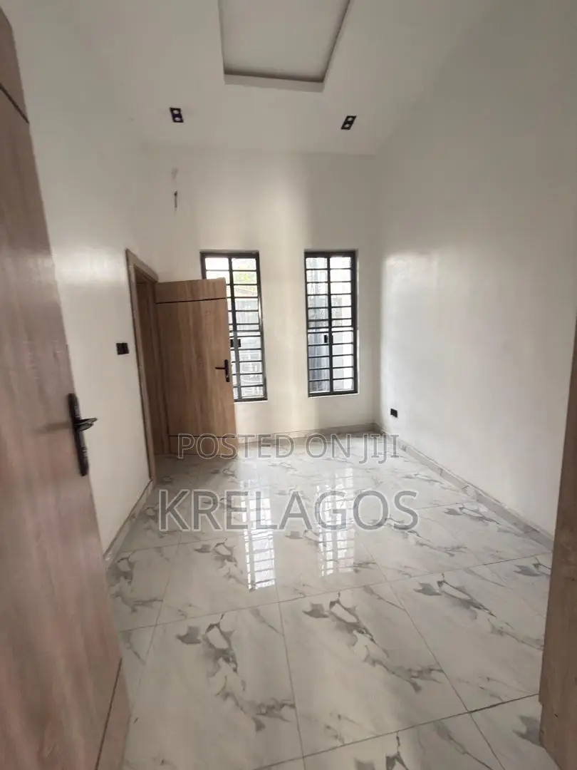 4bdrm Duplex in Chevron for sale in Chevron