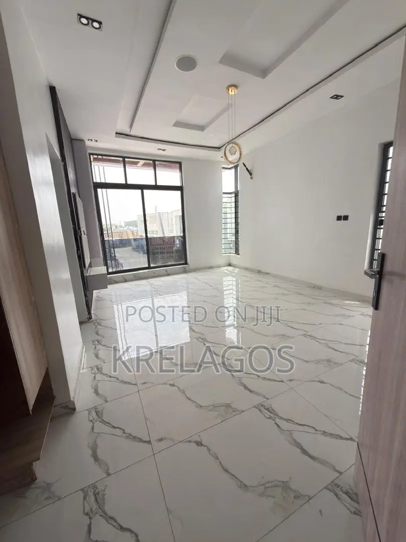 4bdrm Duplex in Chevron for sale in Chevron