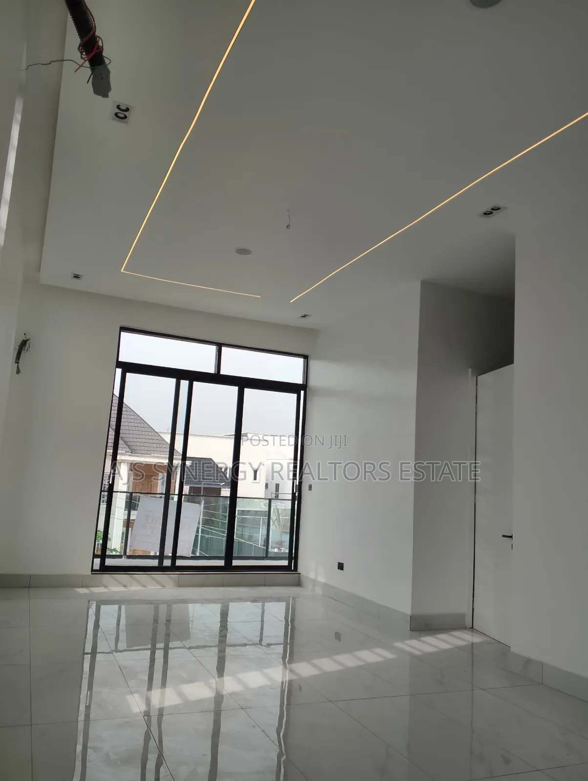 5bdrm Duplex in Ikota for sale in Ikota