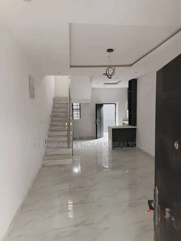 2bdrm Townhouse/Terrace in Off Freedom Way, Lekki Phase 1 for sale in Lekki Phase 1